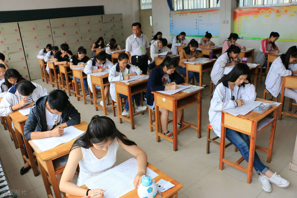 依托课文写作训练方法,教学语言能力培养