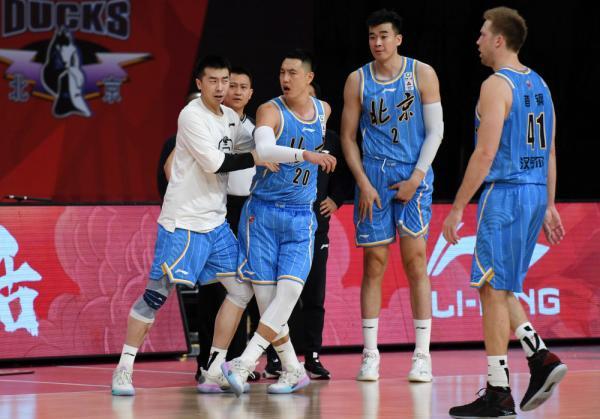 不是北京怎么了，而是首钢怎么了？无视裁判，姚明应重拳根治了