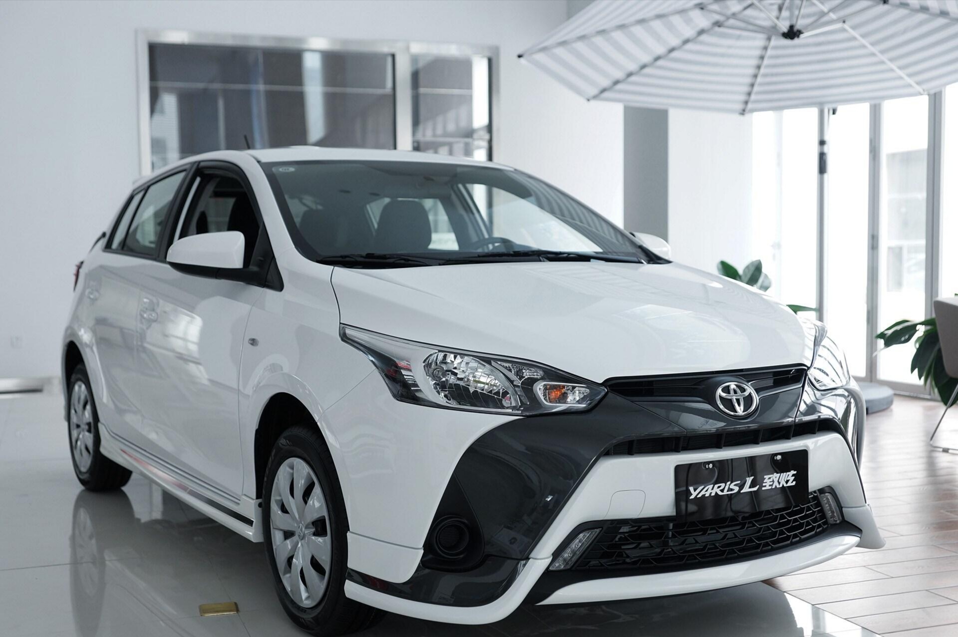 丰田雅力士6座自动挡落地价,广汽丰田雅力士vs广汽本田飞度