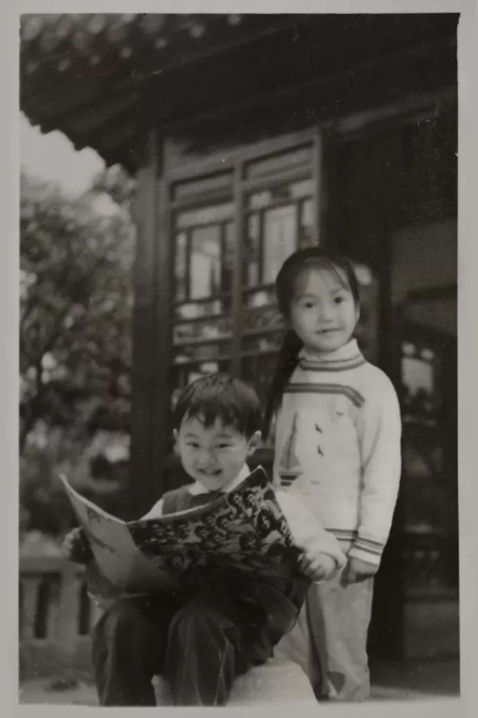 亮了！150对情侣打小不认识，却在这个照相馆里拍成“青梅竹马”