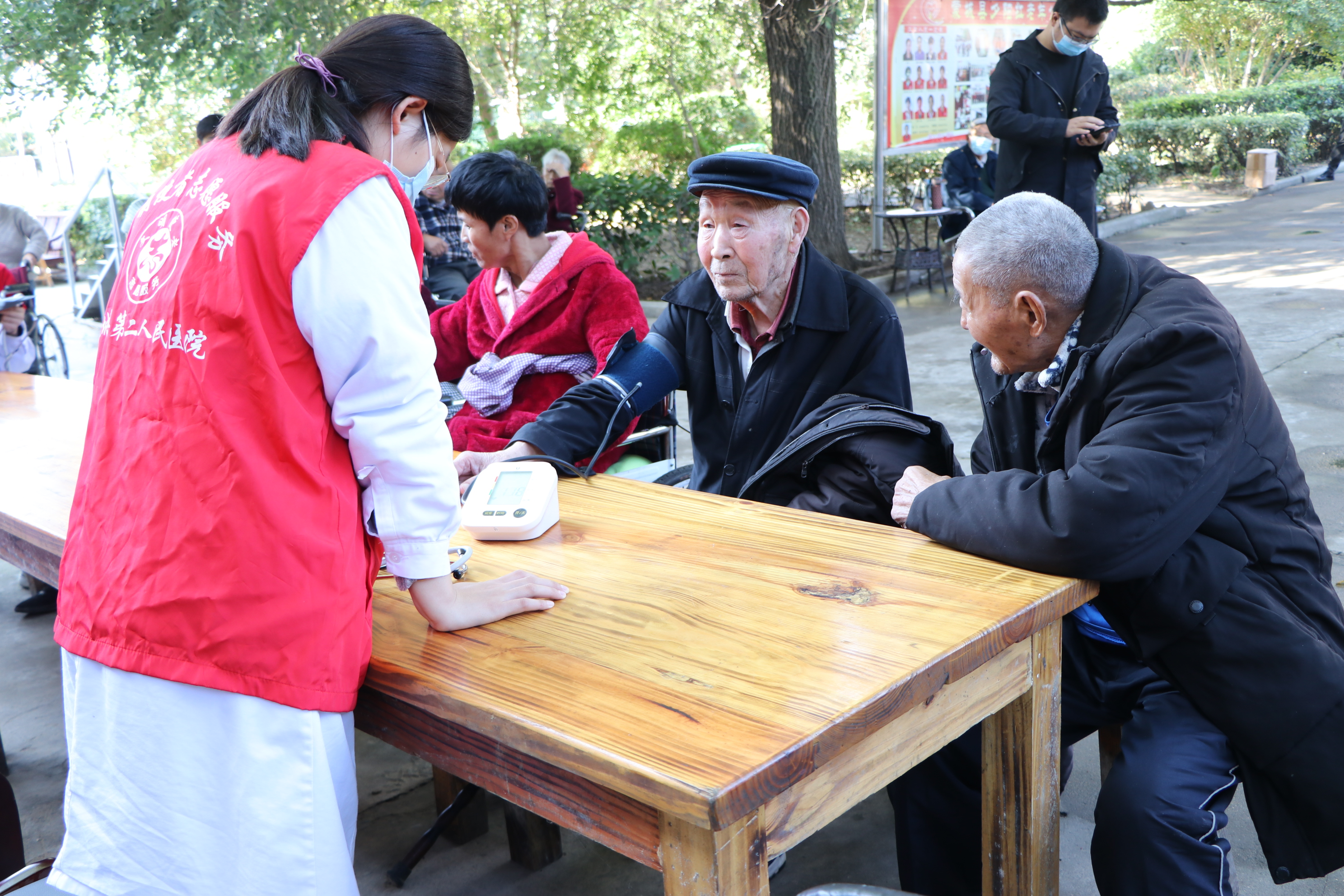 爱老敬老情暖重阳的爱心活动,九九重阳节浓浓敬老情活动记录