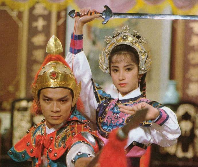 周润发谭咏麟爬山视频,周润发带群星爬山视频