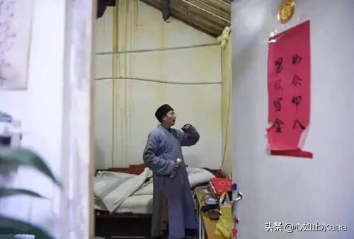 “花和尚”8年多了30个孩子，被赶出寺庙，无奈解释：*日我**行一善