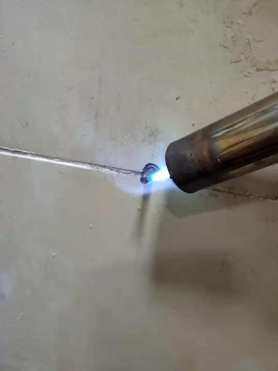 膨胀螺丝断了瓷砖孔里怎么取出,膨胀螺丝断墙壁里怎么取出来