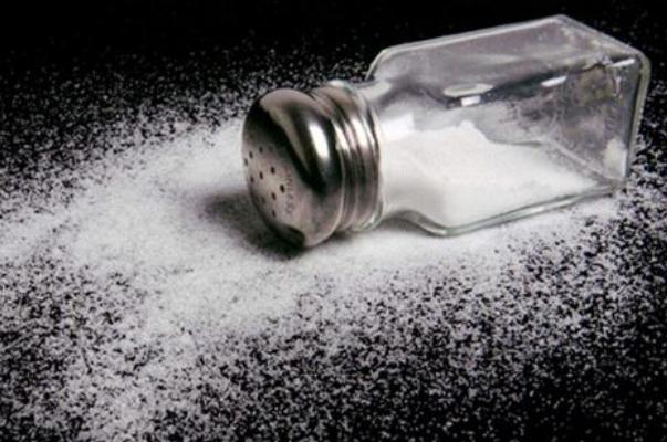 食盐受潮怎么处理,防止食盐结块有什么办法