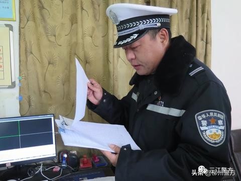 春节我在岗警灯照亮回家路,警灯闪烁守护群众平安回家