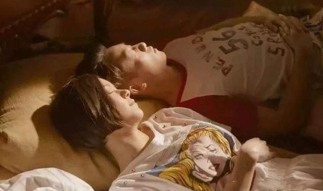 巴西艺术家进行“裸体”表演，一位母亲行为引不满，性教育不可缺