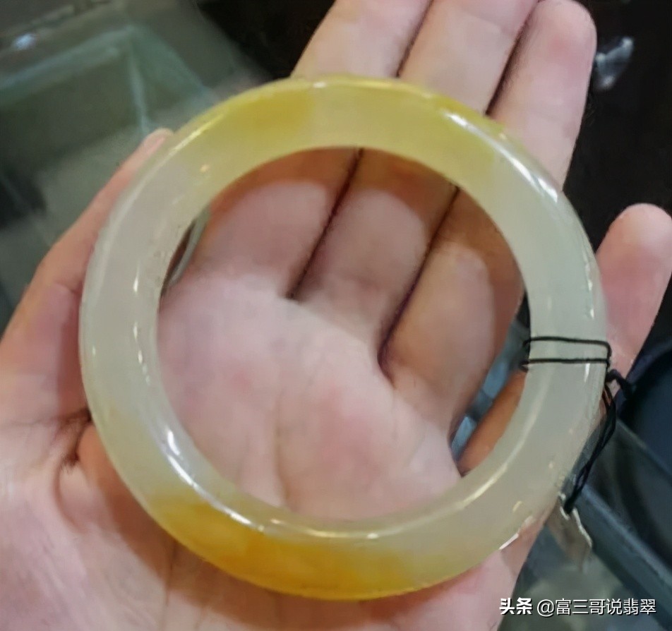 翡翠行家怎么买货的,翡翠手镯小知识买翡翠该避免的坑