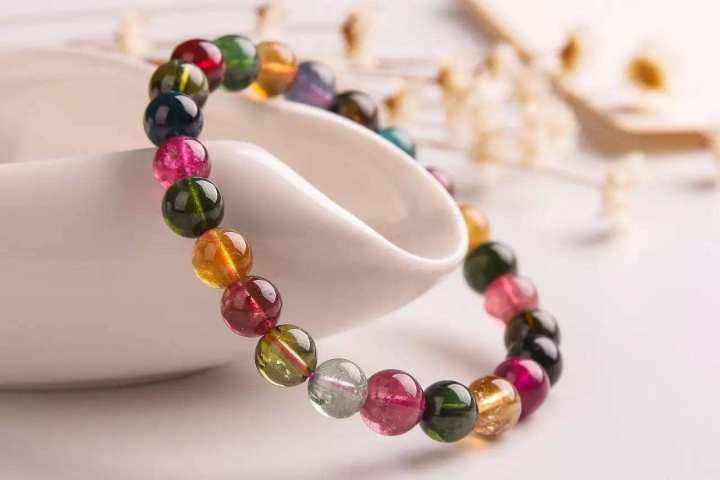 珠宝一般消磁用的是什么容器,珠宝里的消磁石有什么作用