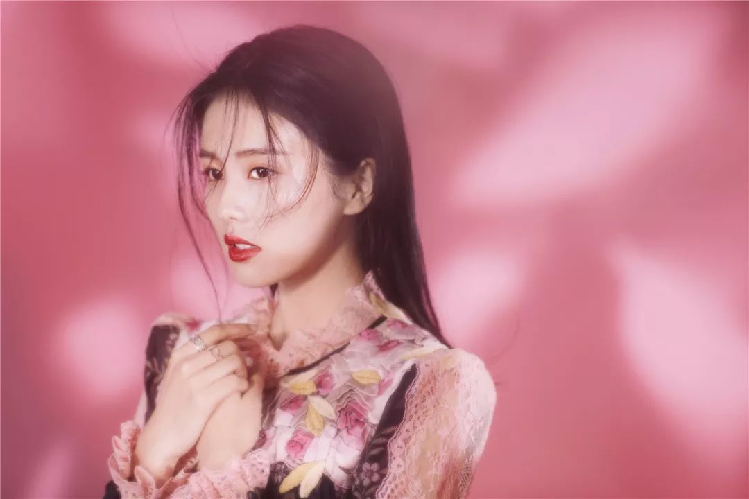 背后有背景却一直捧不红的女明星,却怎么都捧不红的4位女明星