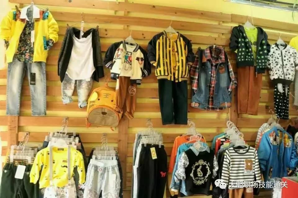 一家菜市场的精品童装店,一家开在农贸市场里的童装店