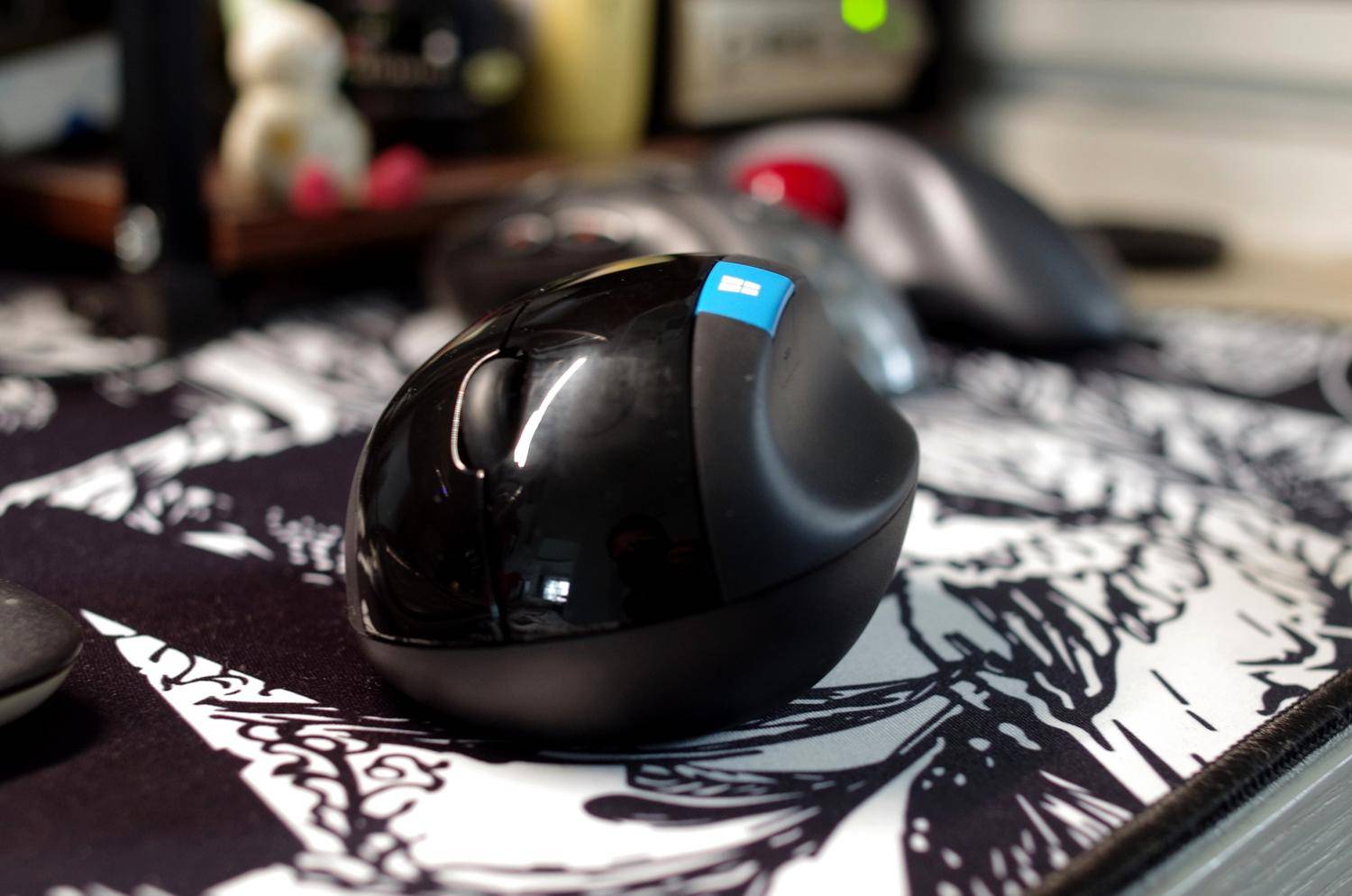 鎵嬫彙涓扮泩,鎻＄潃宸ㄨ垝鏈嶇殑榧犳爣