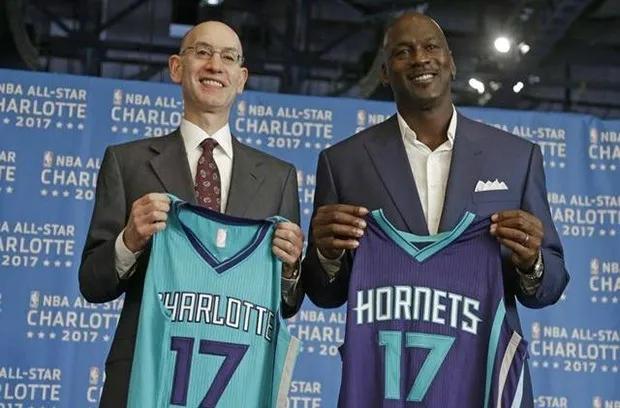 aj黄蜂队配色,nba球员上脚aj11红色