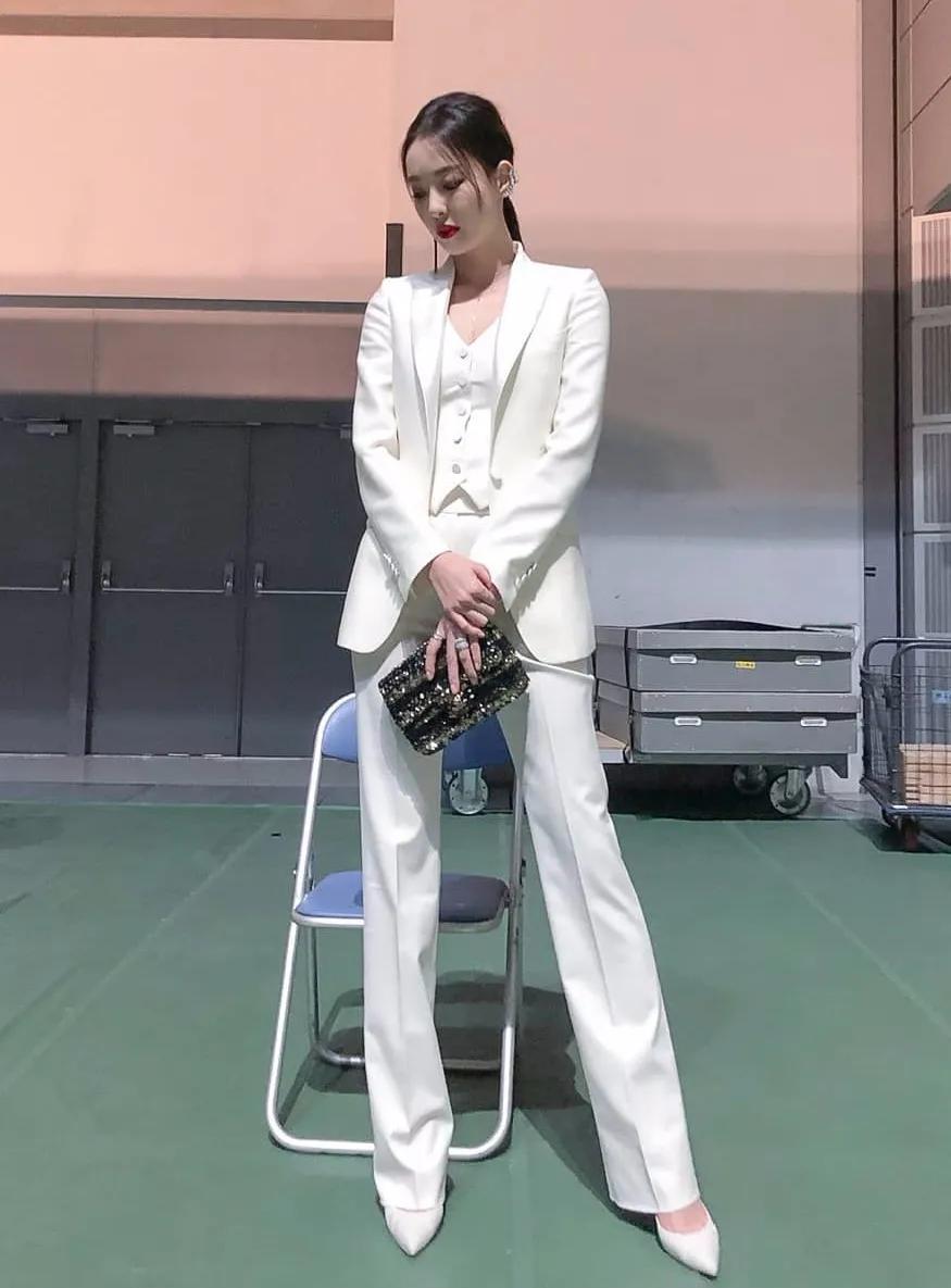 肩宽的人怎么穿才好看,肩宽的女生怎么穿好看