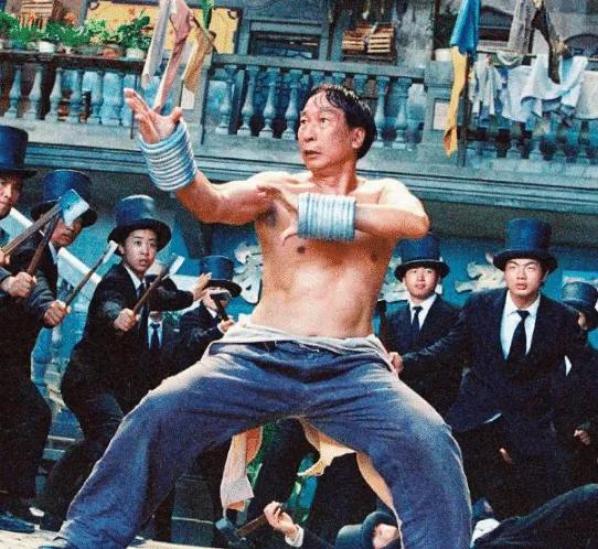 原来《功夫》当中，那个穿红*裤内**的娘炮，才是现实中真正的大神