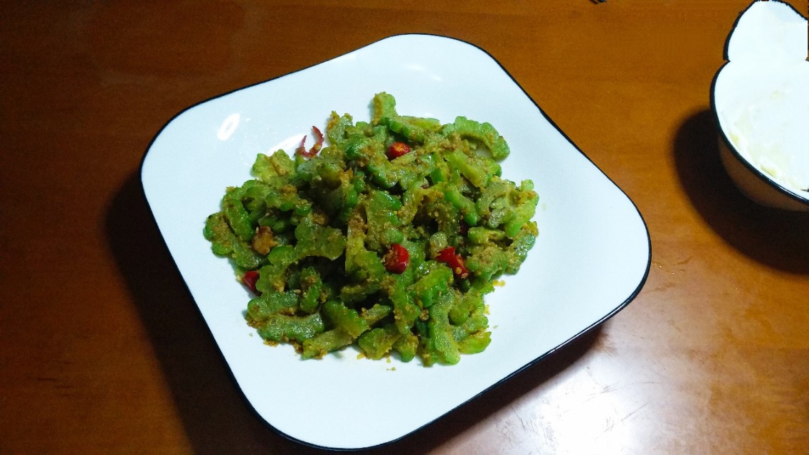 咸鸭蛋太咸了怎么能让它不咸,咸鸭蛋太咸了怎么做饼