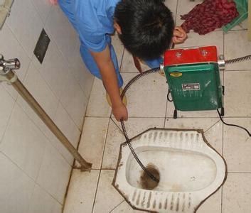厕所堵住请师傅多少钱,厕所下水道堵了叫人疏通多少钱