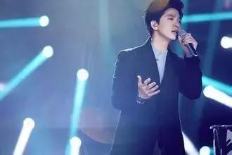 李健清华大学唱功,斯文理工男李健