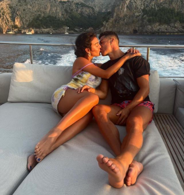 梅西和c罗的差距真的有这么大吗,c罗评价梅西巅峰状态