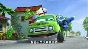 左扭扭右扭扭的抖音舞蹈,拉丁舞桑巴舞单人跳