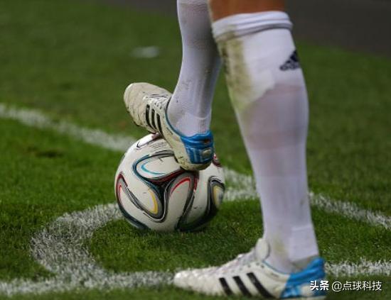 一人一鞋球星的执念球迷的追求你最喜爱的那双鞋穿了多久?