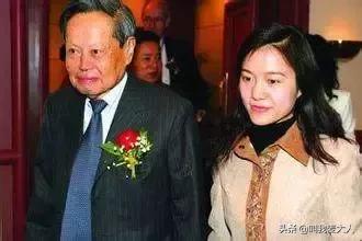 翁帆说出了嫁给杨振宁的真正原因,嫁给82岁杨振宁的28岁翁帆