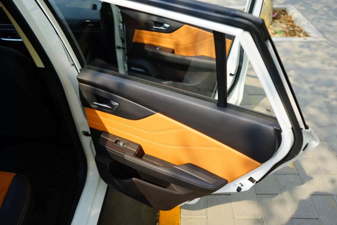 新特DEV1试驾体验：续航300落地7万，不靠补贴也能打？