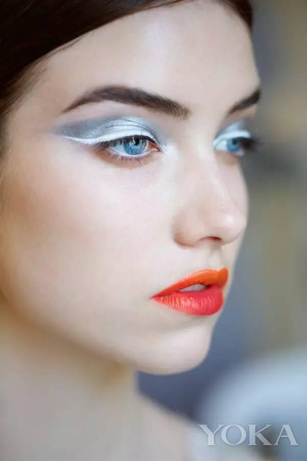 林允最漂亮的唇膏,林允快速化妆变身