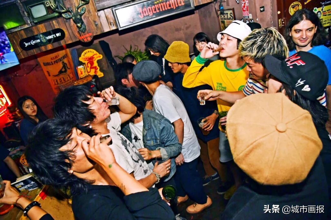 摇滚圈无人不知的“School”，凭什么吸引刺猬、盘尼西林等乐队？