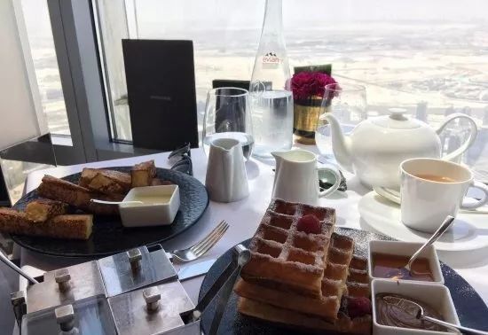 第一次去迪拜还要转机去沙特,第一次去迪拜买单程机票给签证吗