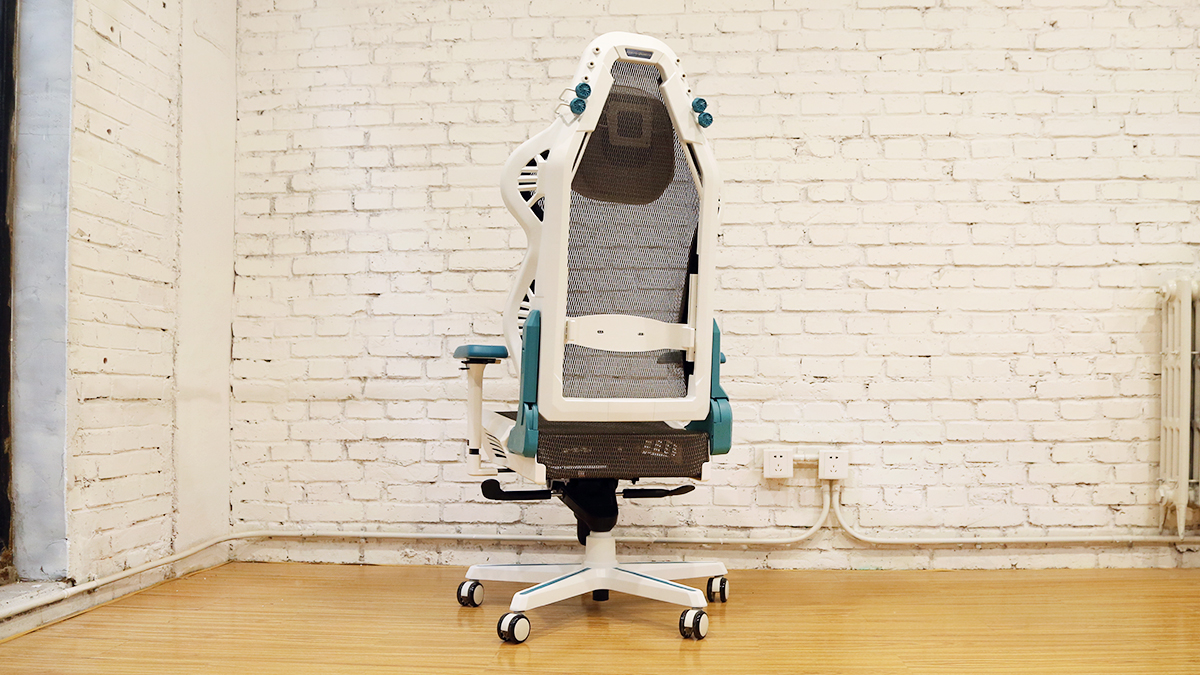 车顶太滑,不如找把好椅子坐着维权