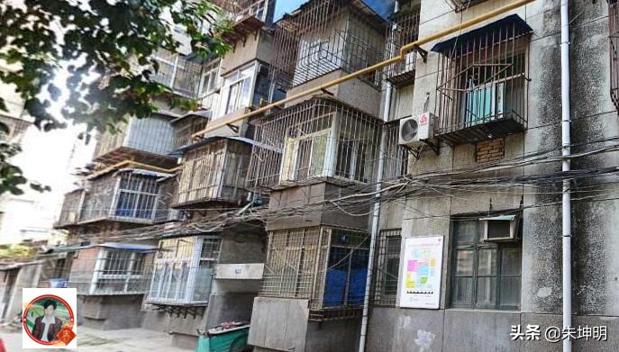 朱坤明：邻居家的锁坏了，如果你会开锁，要不要帮助他开锁？