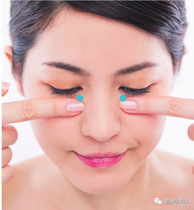 谢娜示范瘦脸操，5秒钟按压操消除法令纹！