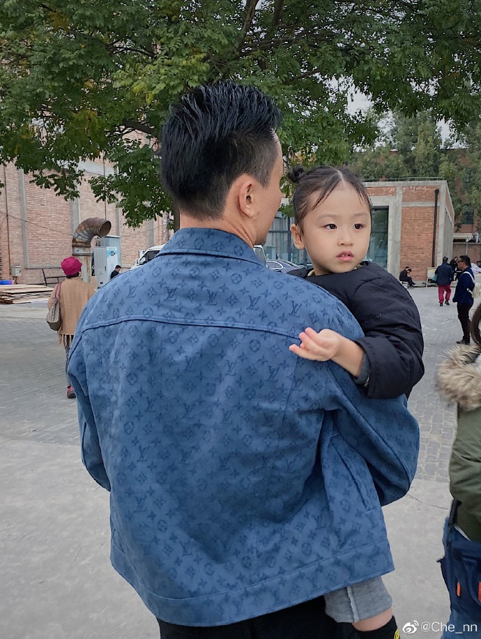 郜林妻子晒女儿照,郜林带女儿