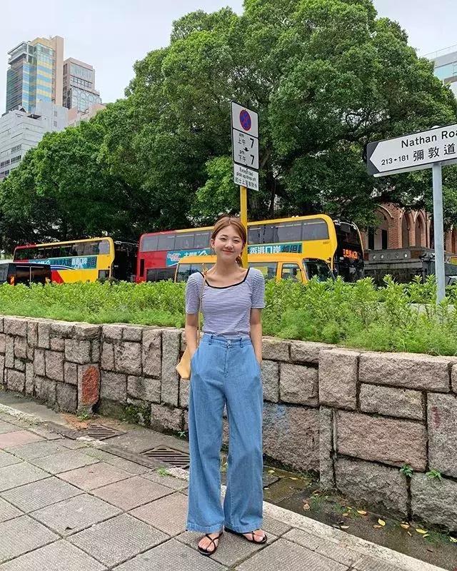 胸大穿衣服特别显胖不上镜,胸大穿衣服怎么不显大