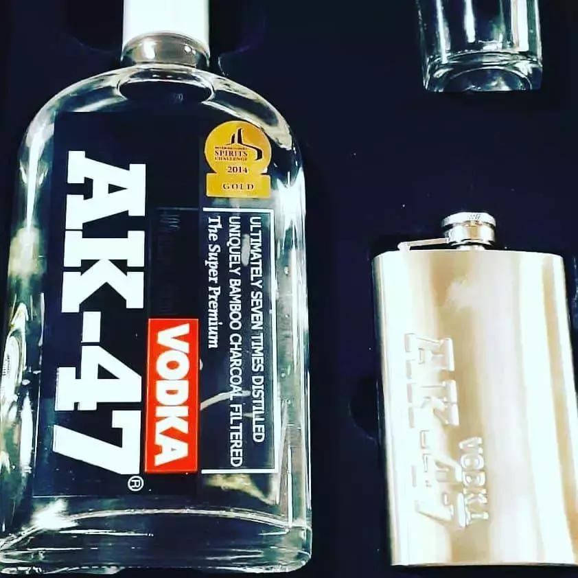 AK-47伏特加，千万别对口喝别人会认为你要自杀