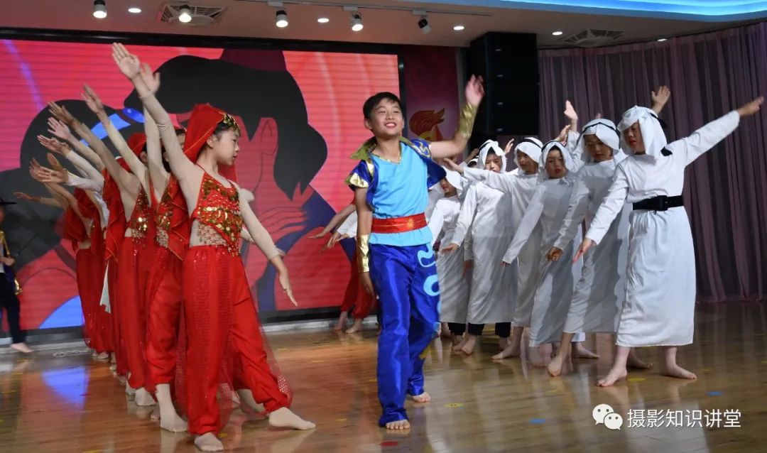 儿童摄影如何逗孩子拍入园照,儿童摄影周岁照拍摄技巧