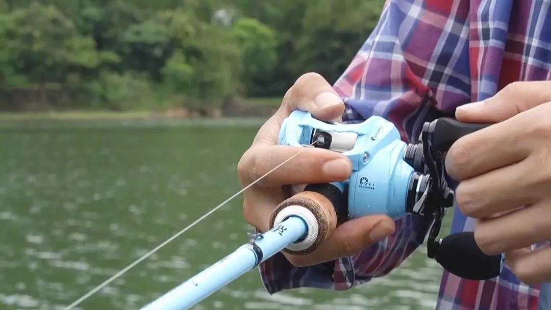 新手该怎么选择路亚竿,路亚竿如何分辨碳布的好坏