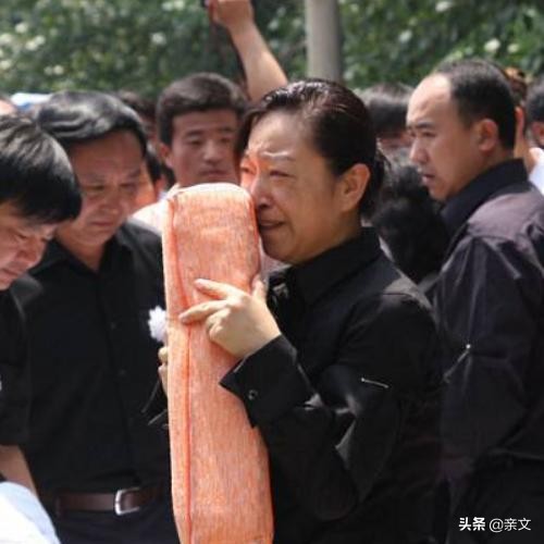 主持人罗京去世多少年了,央视主持人罗京去世11年妻子改嫁