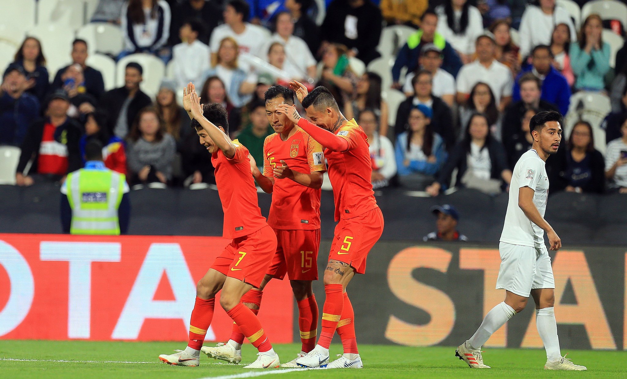 国足首次4名归化球员同时在场,国足首发名单最新