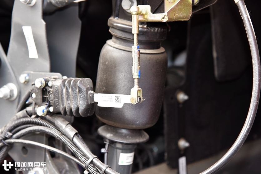 来自中国重汽的国民重卡，老司机带您重新认识豪沃T7H牵引车