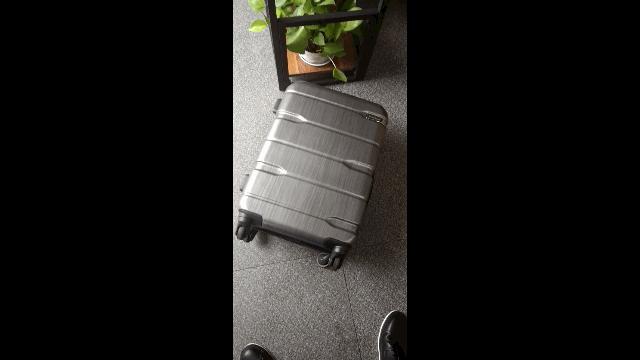 逃不过的*力暴**托运，必须祭出这款摔不伤的行李箱