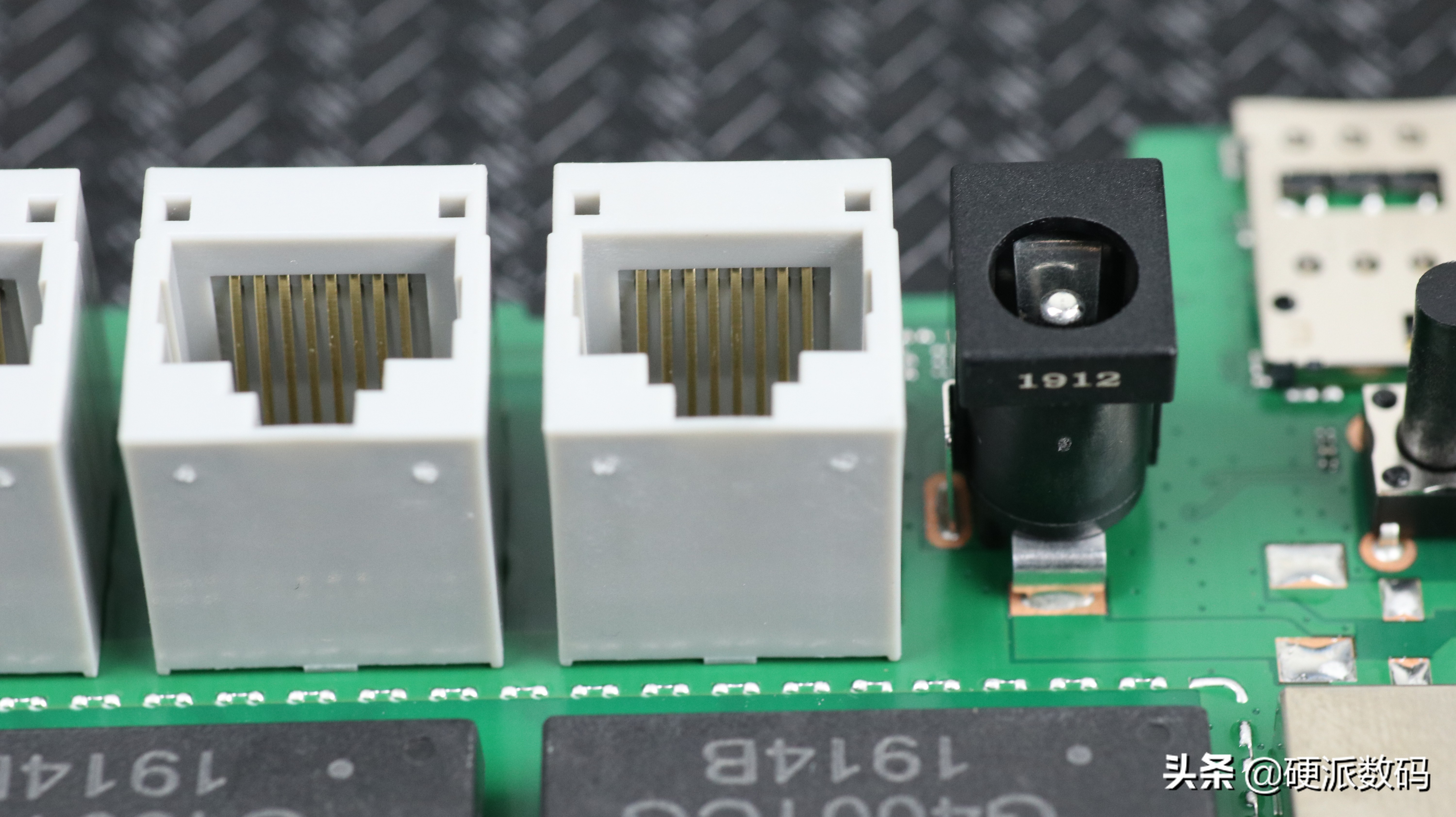 华为4g路由2pro开箱评测与拆解,华为旗下的4g路由2pro测评