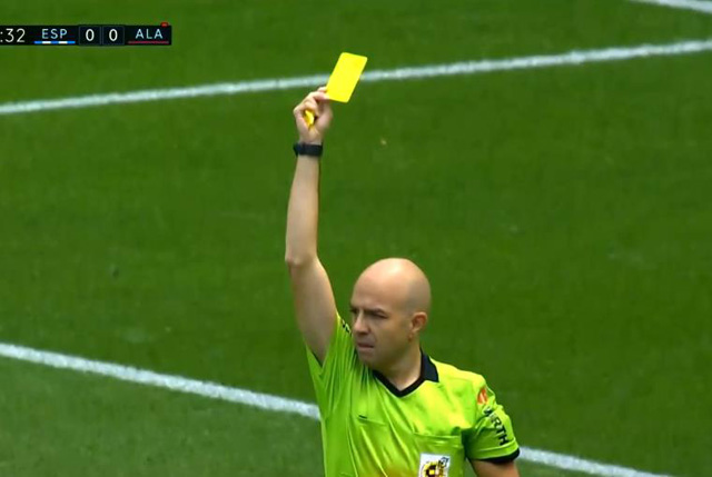 武磊致敬马拉多纳,武磊上帝之手马拉多纳