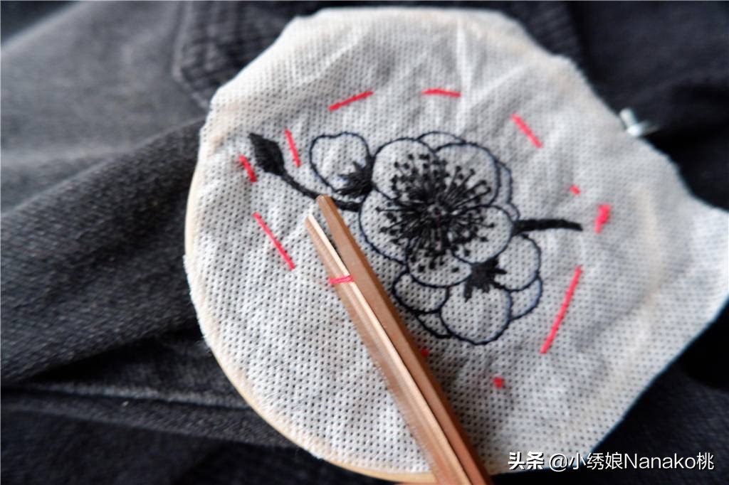 衣服消毒液染色了怎么补救,衣服被84消毒液弄掉色怎么缝