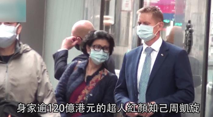 李嘉诚亲自乘私人飞机出国买口罩，购得84箱第一时间捐出