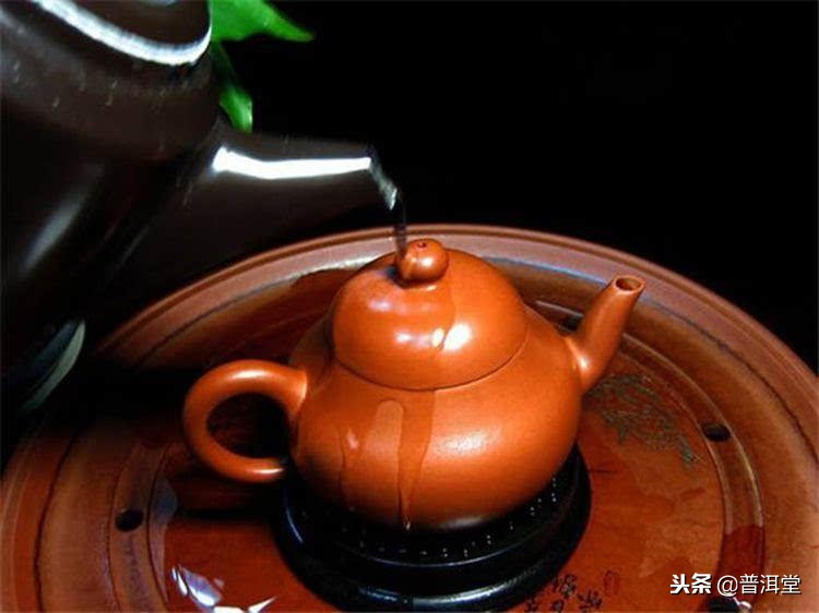 普洱茶表面有点发霉可以喝吗,熟普洱茶饼发霉还能喝吗