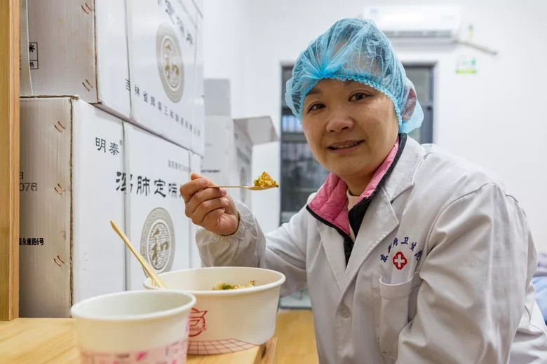 武汉医护人员吃上机器人做的饭，碧桂园“黑科技”亮相抗疫一线