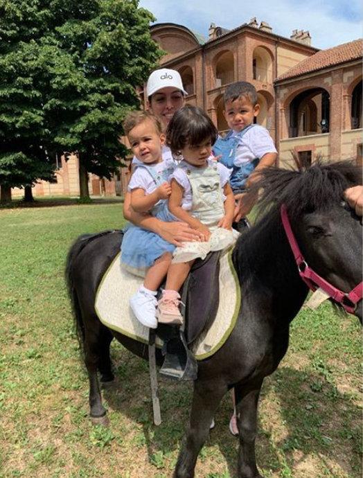 c罗晒与孩子健身照,c罗晒与女友和儿子游艇度假照