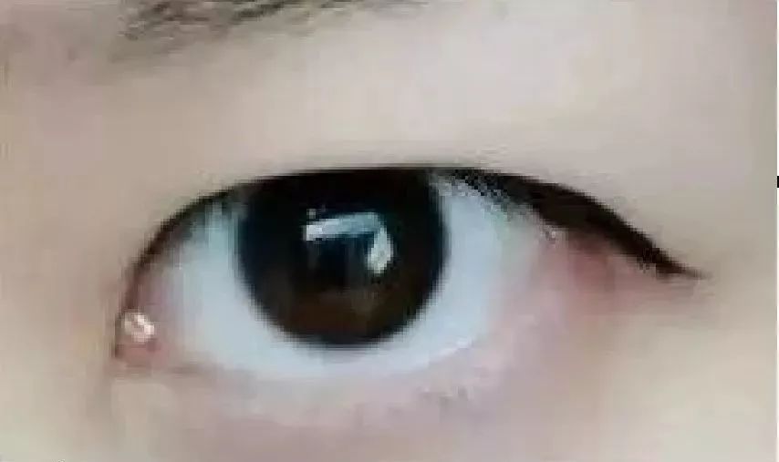 袁姗姗、唐嫣、马思纯的“伪素颜”，满满都是眼妆的硬技巧